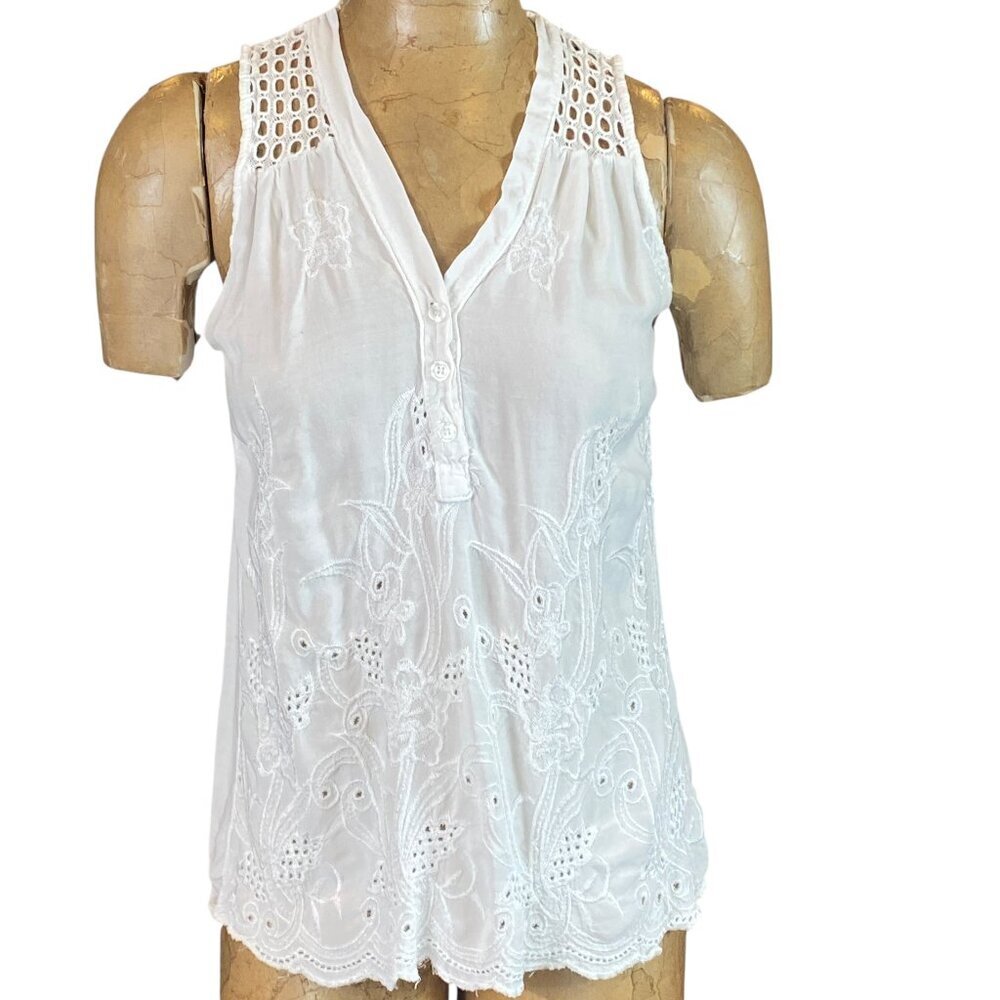 White Sleeveless Top V-Neck‎ 3-Button Embroidered Cutouts S #255F